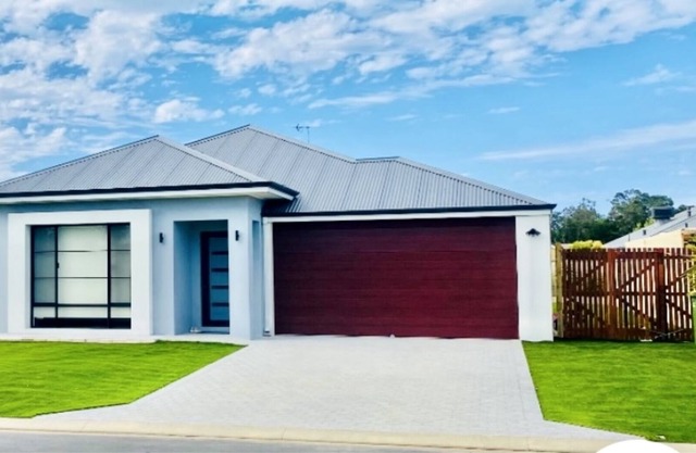 Beautifully appointed, large modern 5-bedroom home