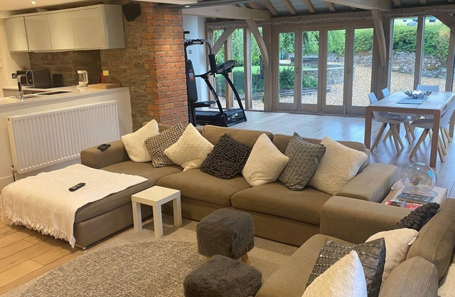 Beautifully appointed property at the foot of the Black Mountains.
