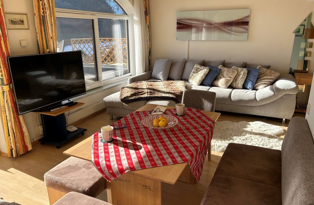 Beautifully renovated 70 m² modern garden apartment wood-burning fireplace