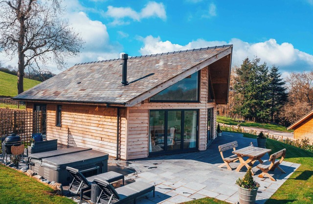 Beautifully crafted countryside home sleeping 4. Pet friendly with a hot tub and BBQ.