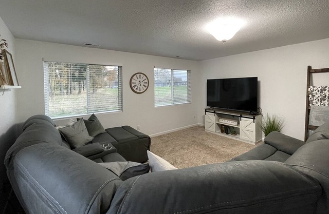 Beautifully decorated 3 bedroom home on one acre
