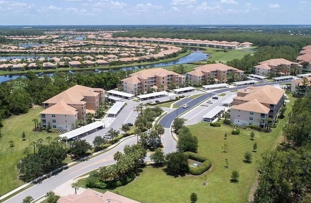 Beautifully furnished condo in Pelican Preserve.