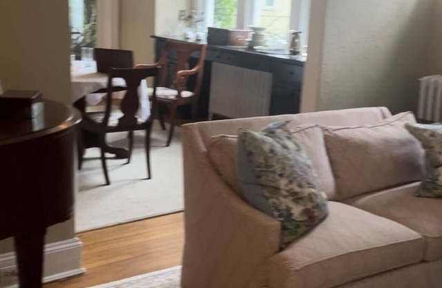 Beautifully Furnished Home, Steps to USNA Stadium, Walk to Downtown Annapolis!