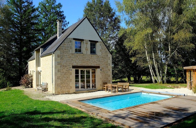 Beautifully located country house with heated pool