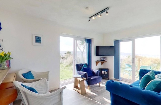 Beautifully positioned to watch the sunset over the bay, and comfortably equipped for up to 6 guests