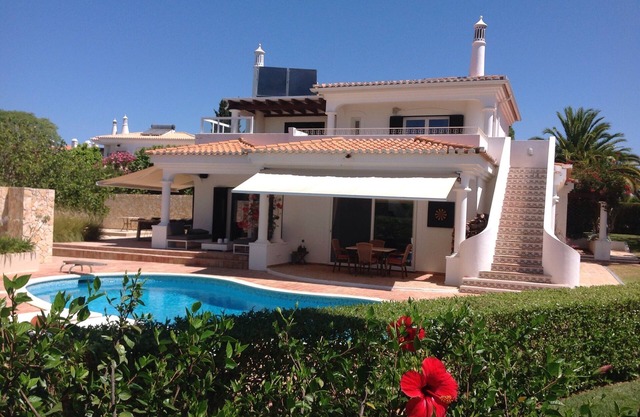 Beautifully renovated villa with sea view on exclusive location