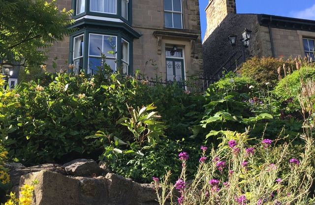 Beautifully refurbished Victorian stone house in historic Spa-Town