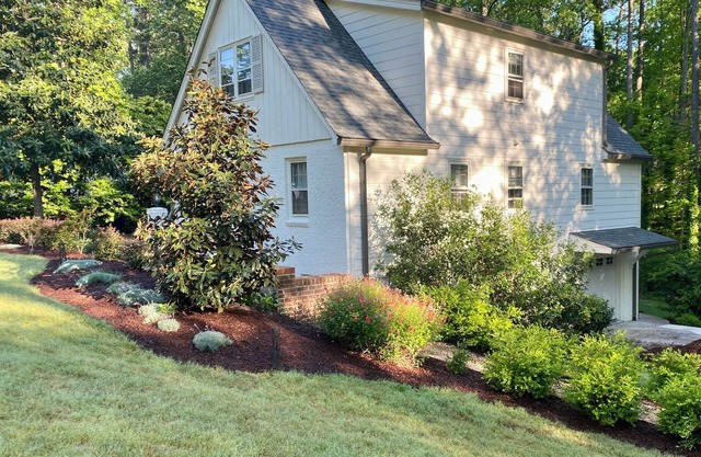 Beautifully remodeled 3BR Home in Raleigh's North Hills Dining &Shopping area