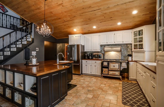 Beautifully Remodeled Bliss House - Sleeps up to 18