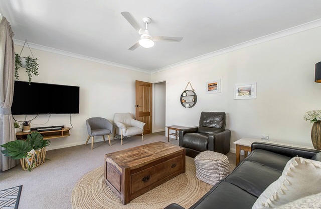 BEAUTIFULLY RENOVATED 3 BEDROOM APARTMENT