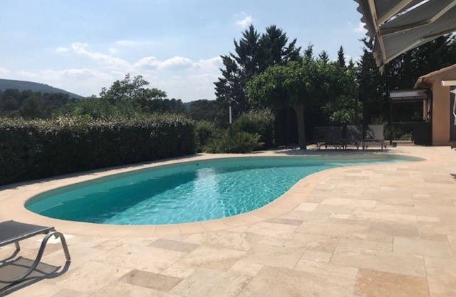 Beautifully renovated Provencal villa in a 4-star location.