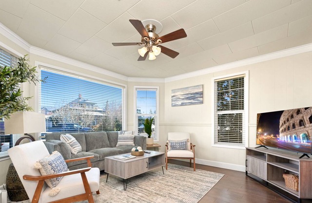 Beautifully renovated Victorian, walk to downtown/breweries