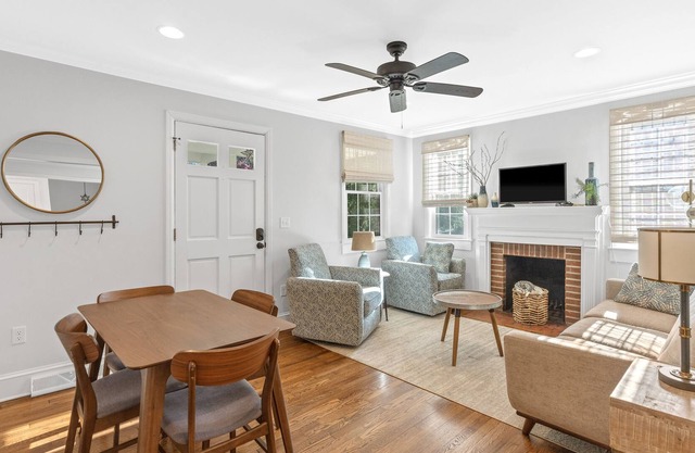 Beautifully Renovated Cottage Style Home - 5 Mins from Downtown