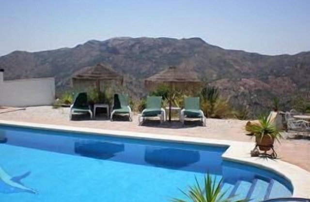 Beautifully Restored farmhouse, KING size pool, Stunning views, Couples Rates!