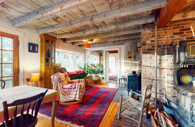 Beautifully restored colonial home on first settler’s site - dog-friendly
