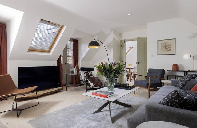 Beautifully styled and unique holiday apartment - Orchard House at Broadwell Manor