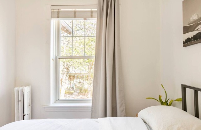 Beautifully Styled Apartment in South East Evanston