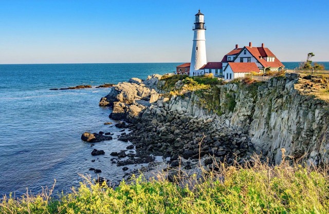 Beautifully updated short walk to the beach and 5-7 min to Portland.