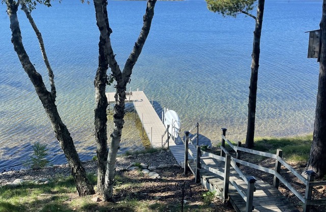 Beautifully Updated Cabin on Pristine Lake Alexander