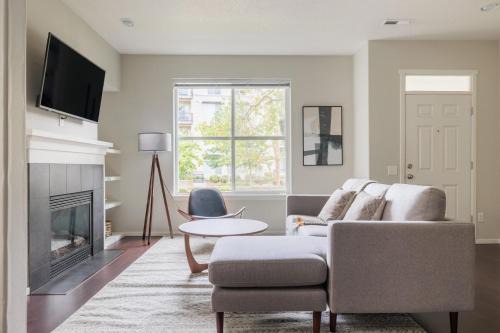 Beaverton 2br w parking nr trails groceries PDX-1