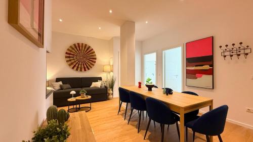 BeckHomes Munich, 210 QM, 20 Guests, 7 BR, 3 stylish central separable apartments or one large unit