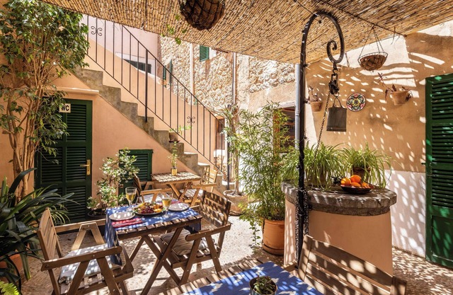 Bed and Breakfast 'Can Busquets Suite' with Sea View, Wi-Fi and Air Conditioning