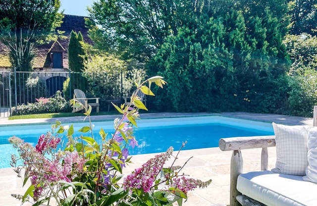 Bed and Breakfast 'Domaine De Pragelier, Le Caribou' with Shared Pool