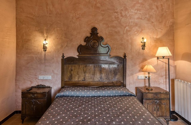 Bed and Breakfast 'Llavià' with Shared Pool, Wi-Fi and Air Conditioning