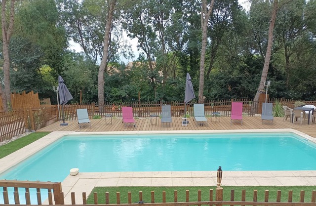 Bed and breakfast for 4 people, private jacuzzi and swimming pool. 3 minutes medieval city.