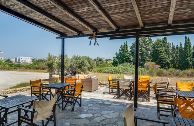 Bed and Breakfast 'Ilios and Irene 1' with Shared Terrace, Wi-Fi and Air Conditioning