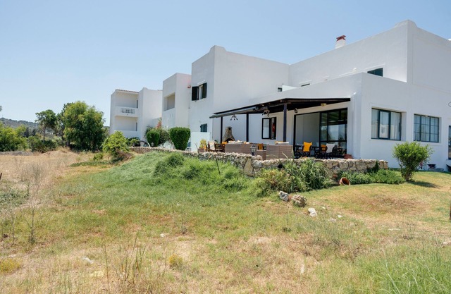 Bed and Breakfast 'Ilios and Irene 2' with Shared Terrace, Wi-Fi and Air Conditioning