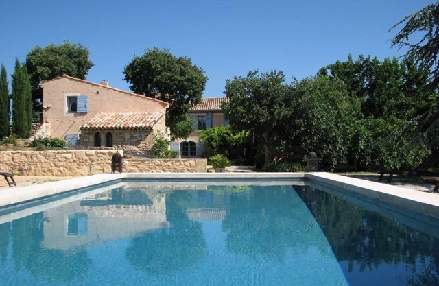 Bed and Breakfast in a charming house in the heart of the Luberon, Pink Room