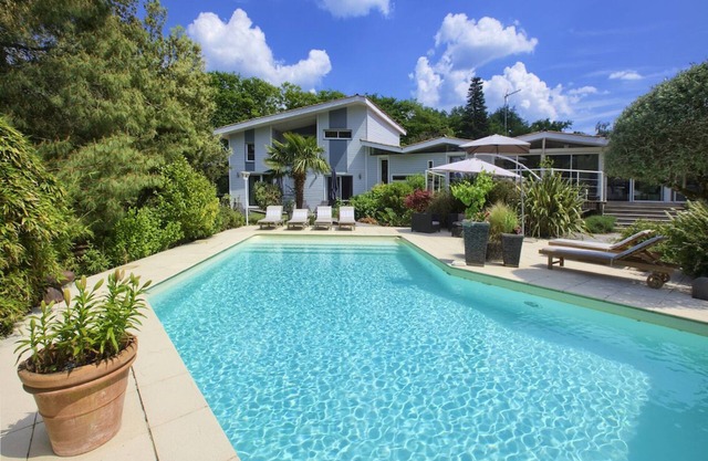 Bed and Breakfast is near Bordeaux and St Emilion vineyards