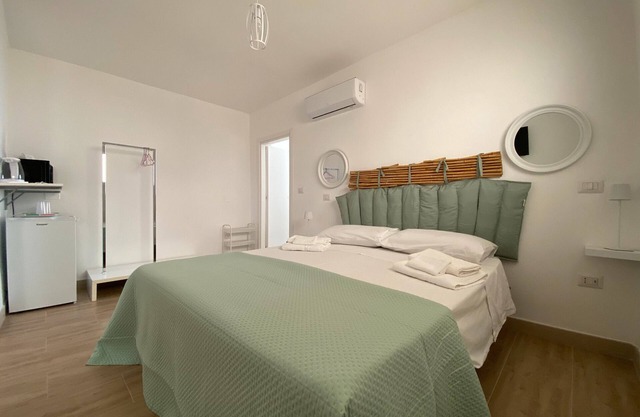 Bed and Breakfast 'Isid'Oro Rooms - Camera 3' with Wi-Fi and Air Conditioning