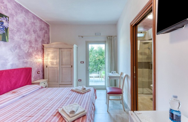 Bed and Breakfast 'Tallyho Garofano' with Shared Terrace, Wi-Fi and Air Conditioning