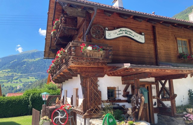 Bed & Breakfast in authentic chalet in fabulous Mölltal valley