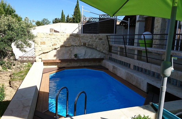 BEDOIN-MONT VENTOUX - PRETTY HOUSE 4 PERS WITH SWIMMING POOL AND JACUZZI PRIVES