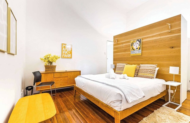 Bedroom on K Road w/private bathroom Zodiak Stays