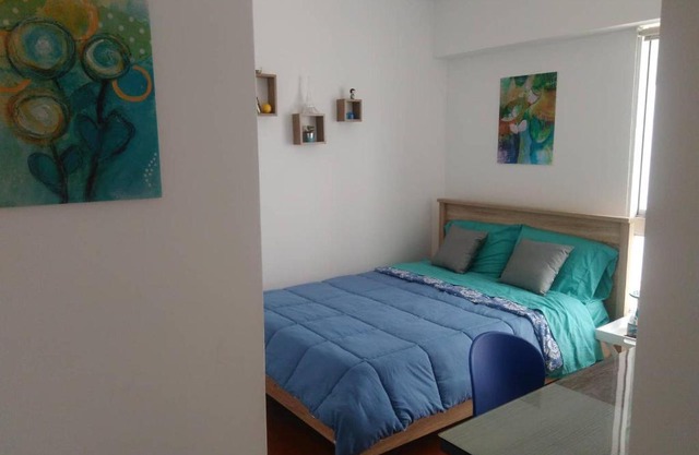 Bedroom & private bathroom in Nice Apartment