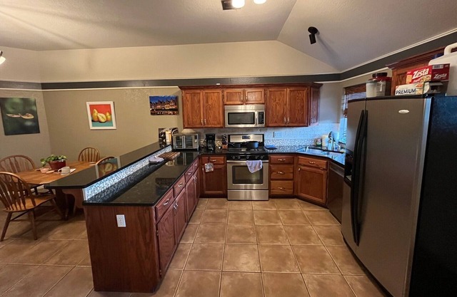 Bedrooms Close to Campus - extra space/privacy, driveway parking, laundry, etc.