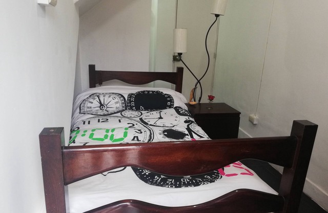 Beds And Rooms Near The Airpot