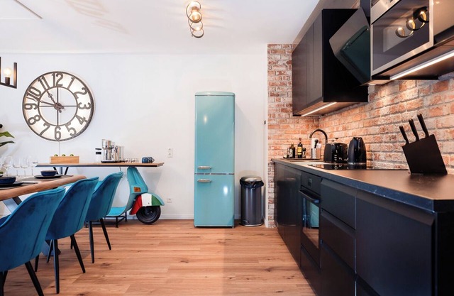 Bee Apartments Design, NESPRESSO, Kitchen,Parking,PS5