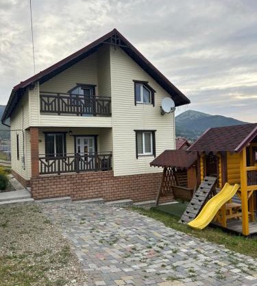 BEE HOUSE Поляниця Апартаменти