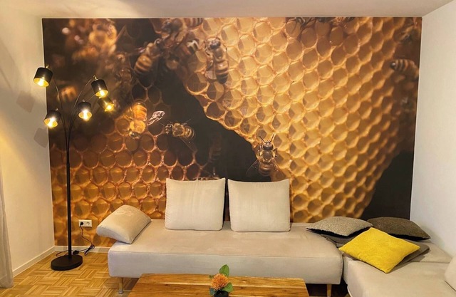 Bee suite