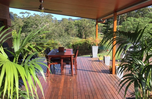 Beechcroft-self contained 1 bedroom apartment, sleeps 4, beautiful valley views.