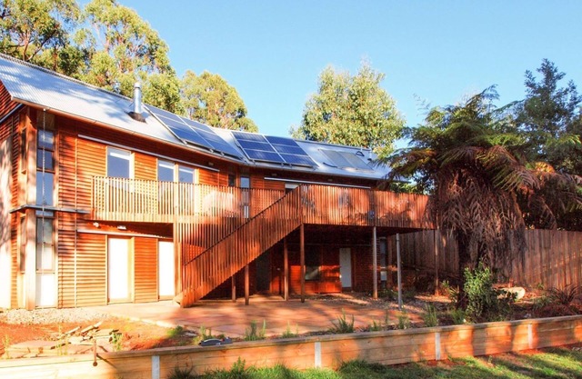 BEECHES - Timber clad house, quiet location