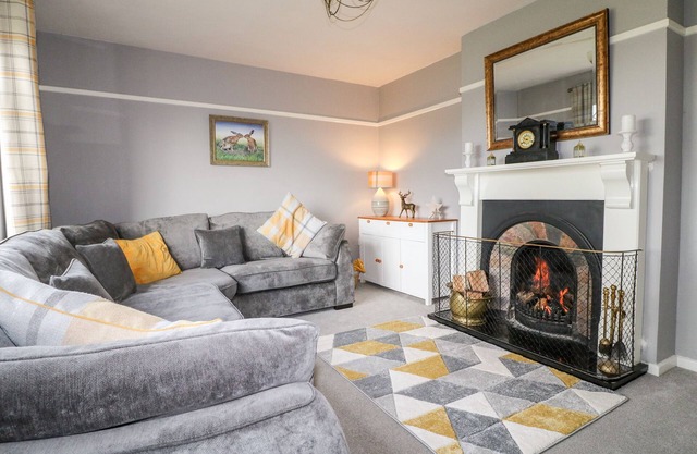 BEECHVIEW, family friendly, with open fire in Ipstones