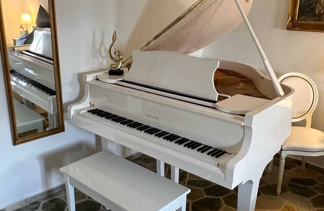 Beethoven Apartment - Schloss Grabow, Resting Place & a Luxury Piano Collection Re