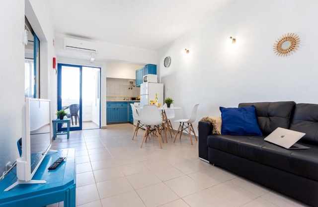 BeHappy 10 minutes from the BEACH, WIFI & AC