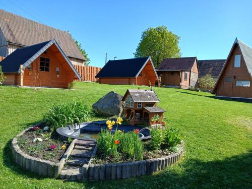 Bei Zittau Ferienwohnung Frieda mit Camping Familien, und Biker Hütten am Zittauer Gebirge